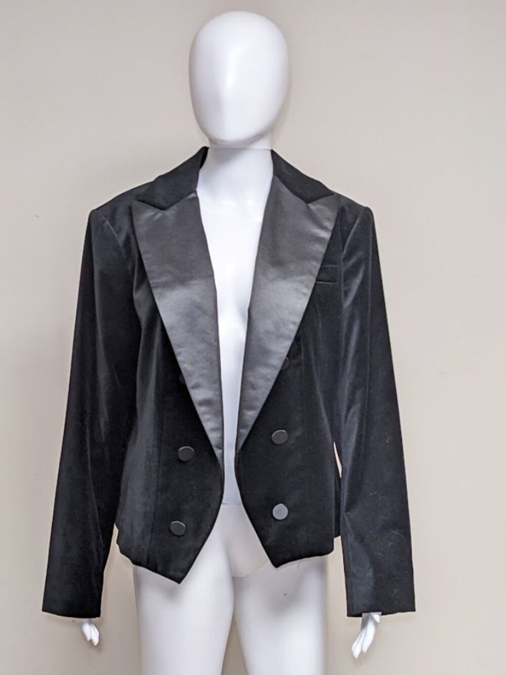LAUREN RALPH LAUREN Stretch Velvet Cropped Tuxedo Blazer in Black
